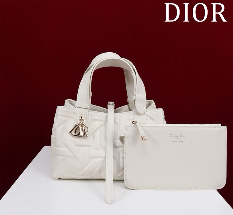 Сумка Dior Toujours из кожи с узором Macrocannage 23 см