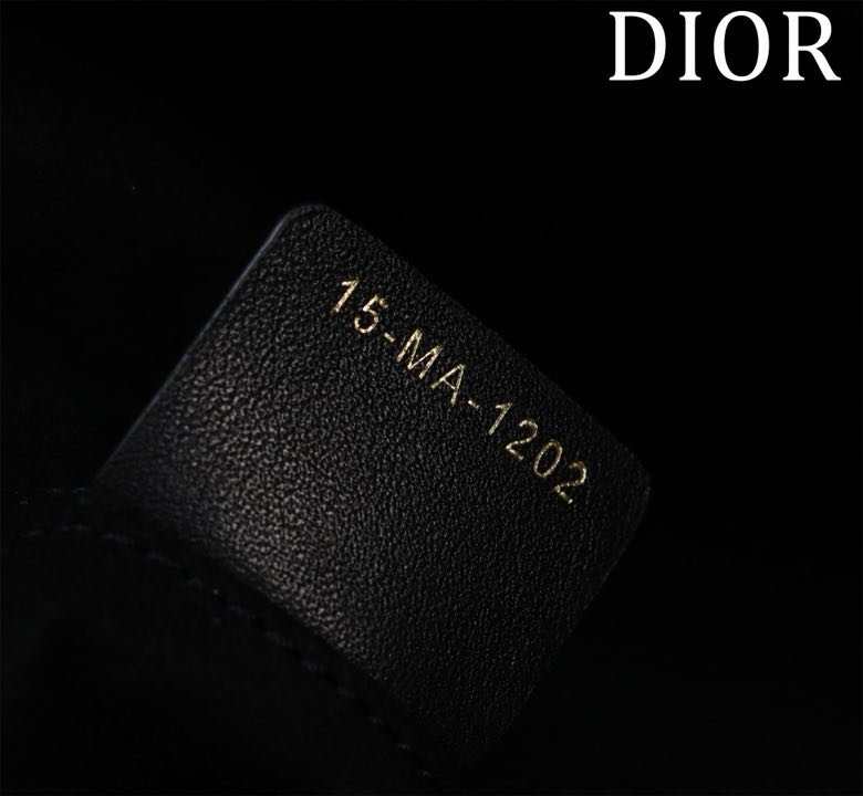 Сумка Dior Toujours из кожи с узором Macrocannage 23 см фото 2