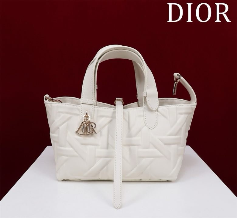 Сумка Dior Toujours из кожи с узором Macrocannage 23 см фото 2