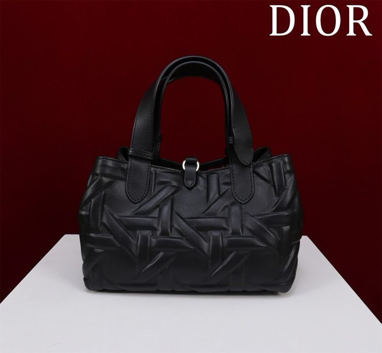 Сумка Dior Toujours из кожи с узором Macrocannage 23 см фото 3