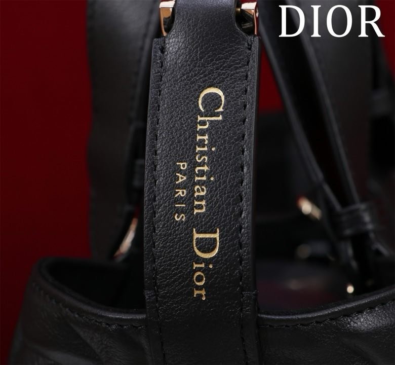 Сумка Dior Toujours из кожи с узором Macrocannage 23 см фото 4