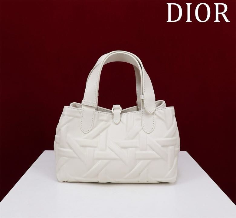 Сумка Dior Toujours из кожи с узором Macrocannage 23 см фото 5
