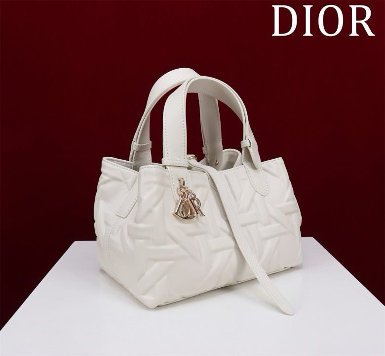Сумка Dior Toujours из кожи с узором Macrocannage 23 см фото 7