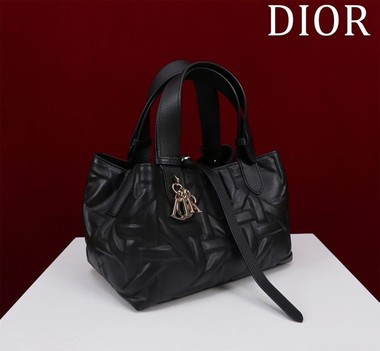 Сумка Dior Toujours из кожи с узором Macrocannage 23 см фото 9