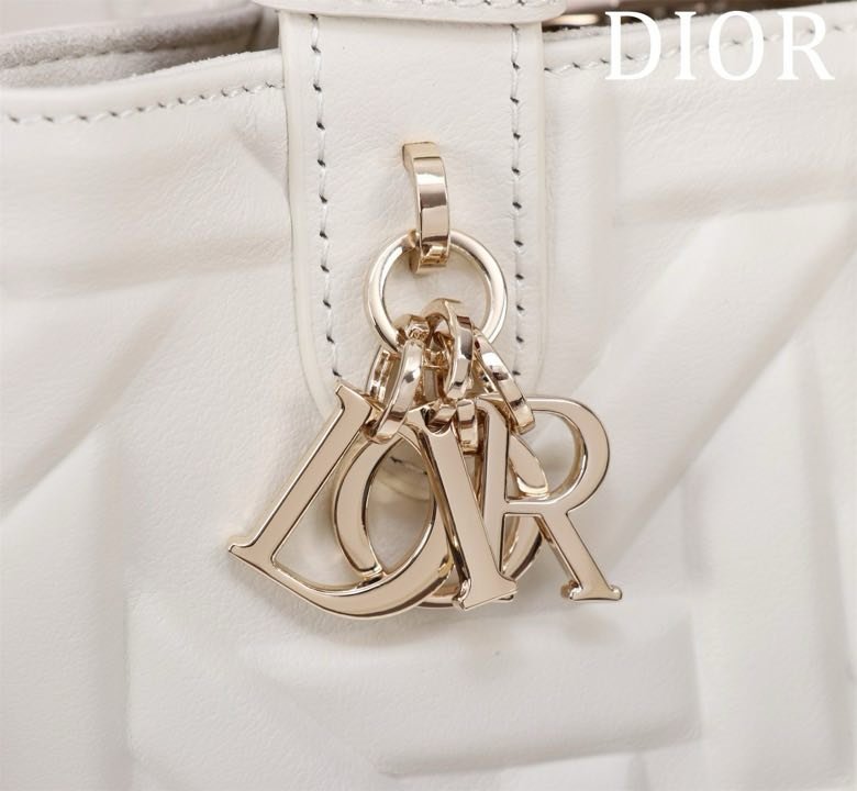 Сумка Dior Toujours из кожи с узором Macrocannage 23 см фото 9