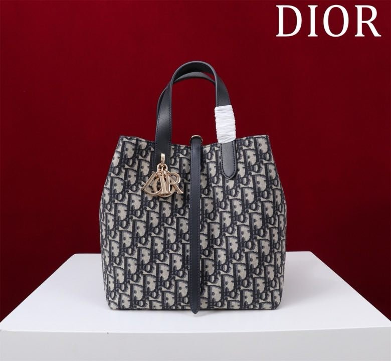 Сумка Dior Toujours из кожи с узором Macrocannage 24 см фото 2