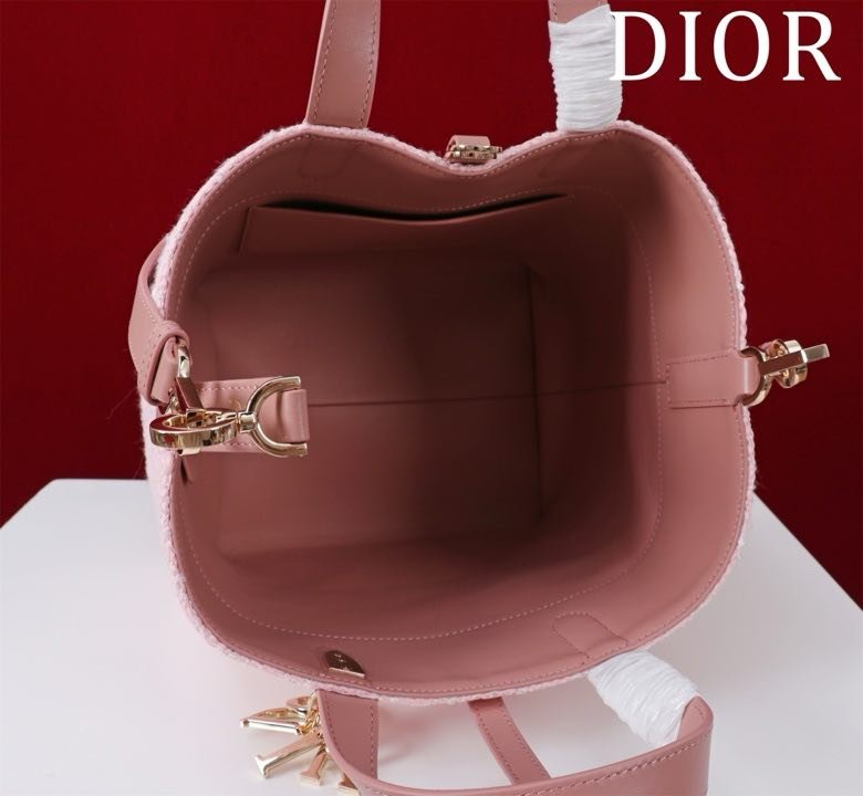 Сумка Dior Toujours из кожи с узором Macrocannage 24 см фото 2
