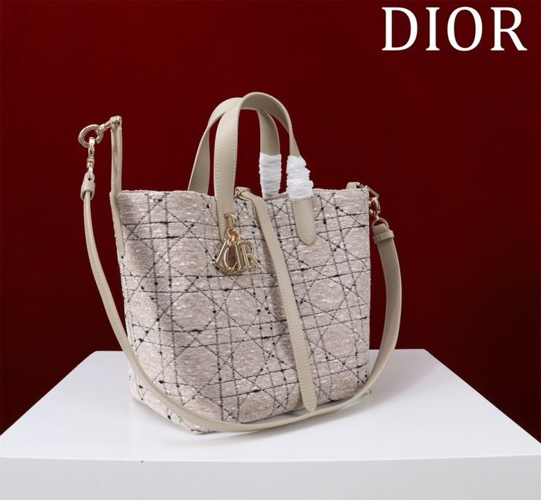 Сумка Dior Toujours з шкіри з візерунком Macrocannage 24 см фото 3