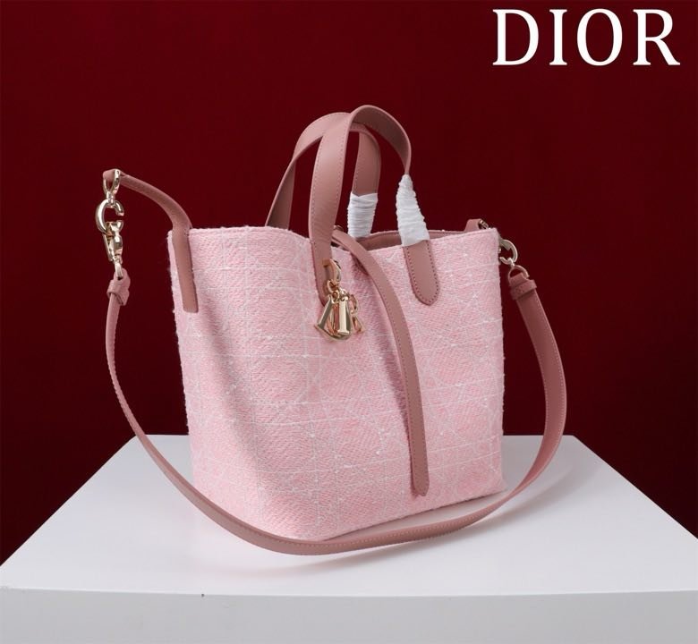 Сумка Dior Toujours из кожи с узором Macrocannage 24 см фото 3
