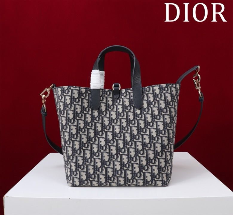 Сумка Dior Toujours из кожи с узором Macrocannage 24 см фото 4