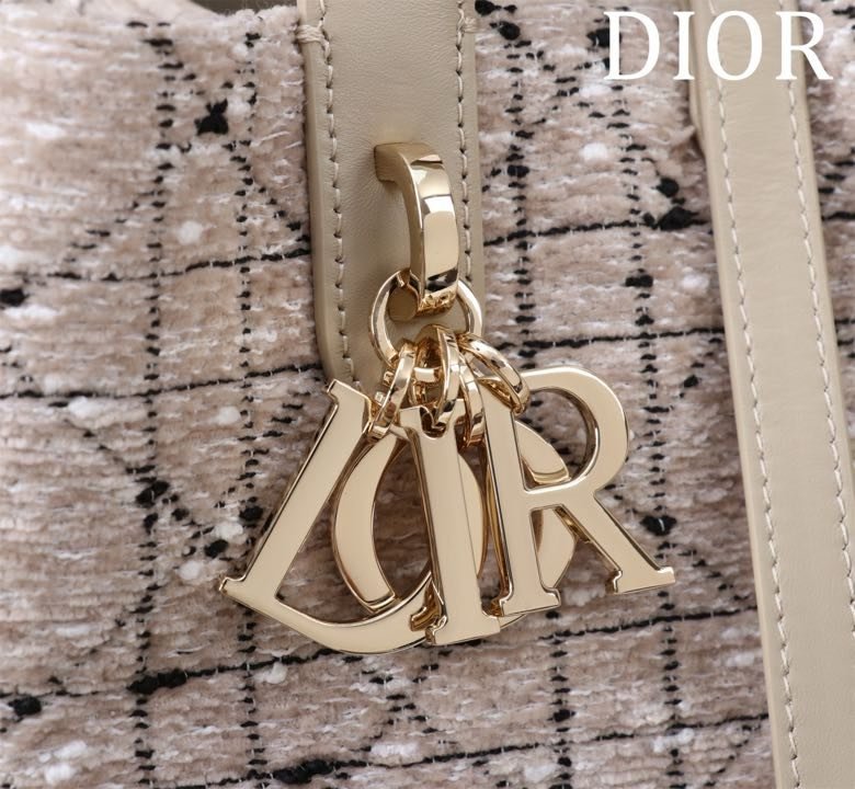 Сумка Dior Toujours з шкіри з візерунком Macrocannage 24 см фото 4