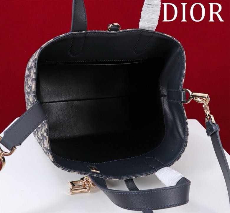 Сумка Dior Toujours из кожи с узором Macrocannage 24 см фото 5