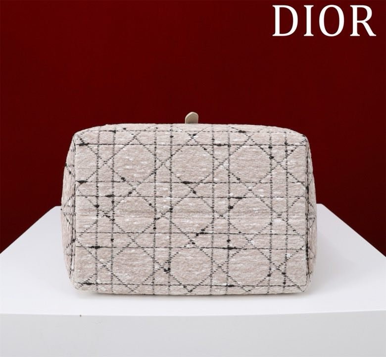 Сумка Dior Toujours з шкіри з візерунком Macrocannage 24 см фото 5