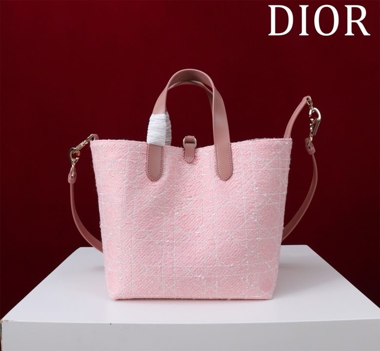 Сумка Dior Toujours из кожи с узором Macrocannage 24 см фото 5