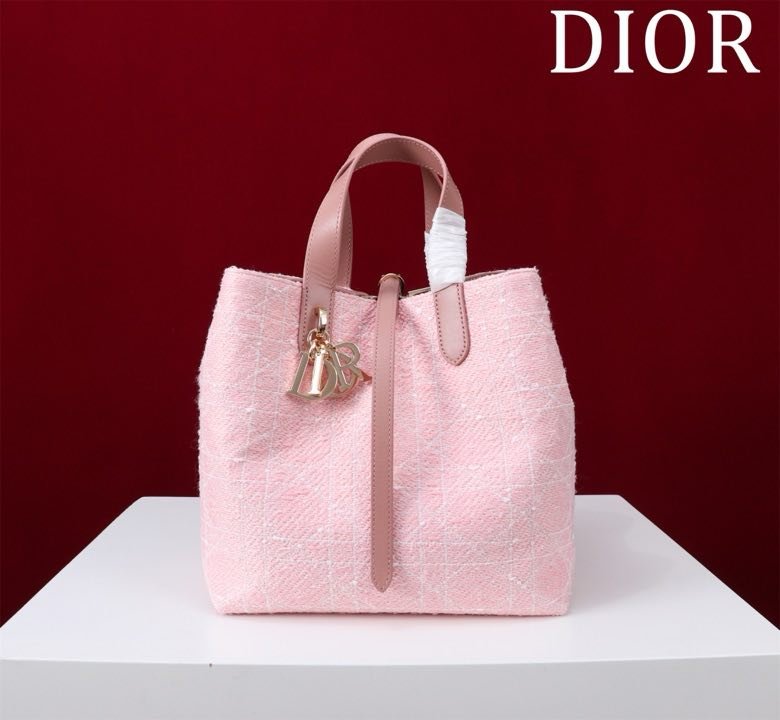 Сумка Dior Toujours из кожи с узором Macrocannage 24 см фото 6