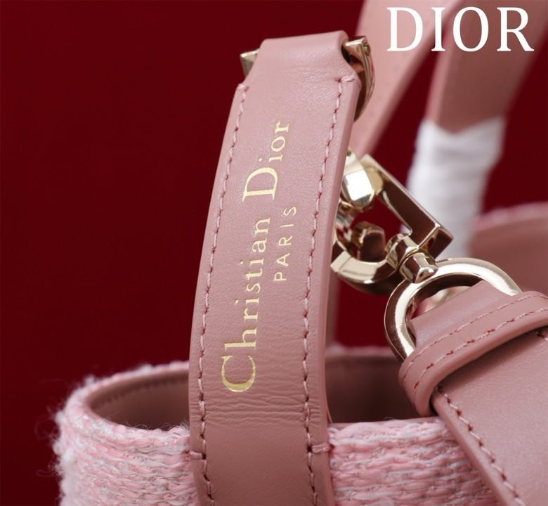Сумка Dior Toujours из кожи с узором Macrocannage 24 см фото 7