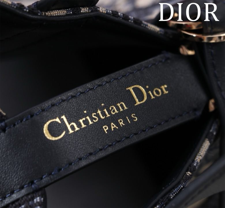 Сумка Dior Toujours из кожи с узором Macrocannage 24 см фото 8