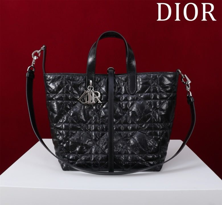 Сумка Dior Toujours из кожи с узором Macrocannage 25 см