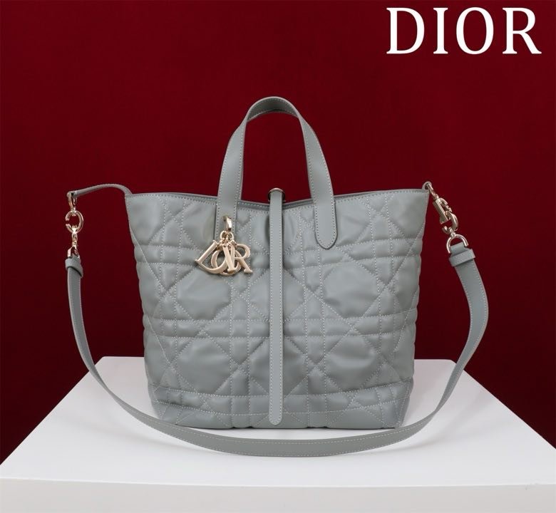 Сумка Dior Toujours из кожи с узором Macrocannage 25 см