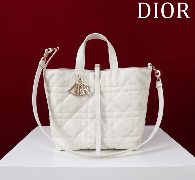 Сумка Dior Toujours из кожи с узором Macrocannage 25 см