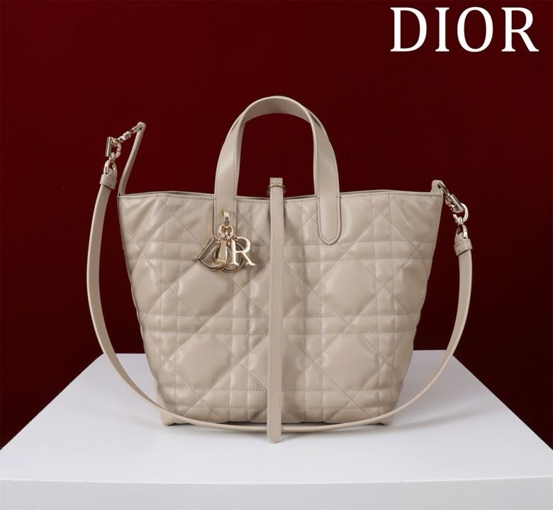 Сумка Dior Toujours из кожи с узором Macrocannage 25 см
