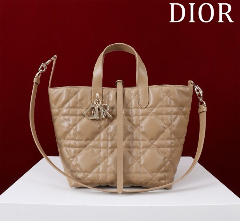 Сумка Dior Toujours из кожи с узором Macrocannage 25 см