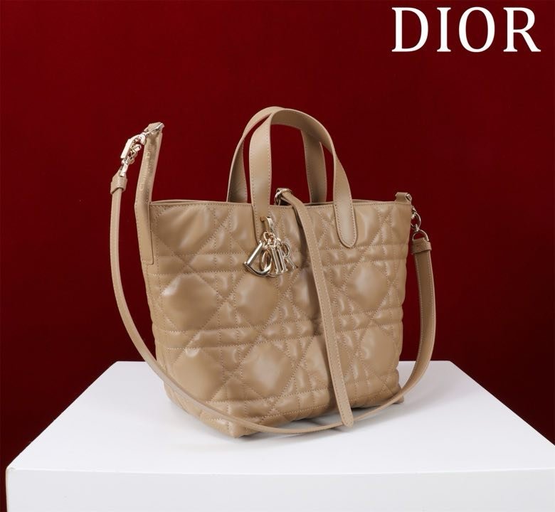 Сумка Dior Toujours из кожи с узором Macrocannage 25 см фото 2