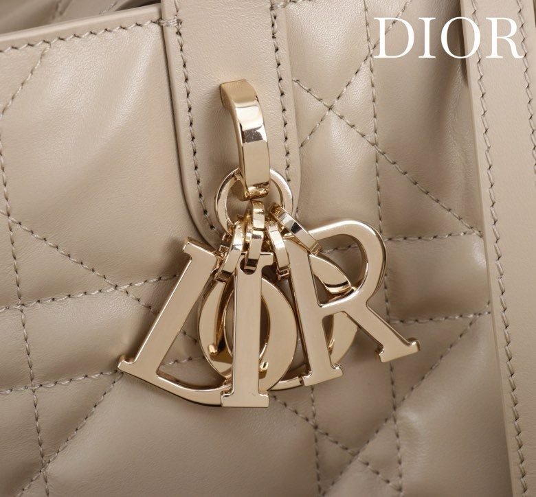 Сумка Dior Toujours из кожи с узором Macrocannage 25 см фото 2
