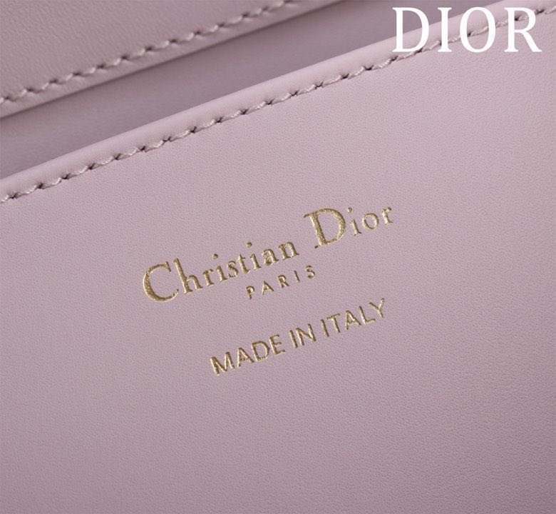 Сумка Dior Toujours из кожи с узором Macrocannage 25 см фото 3