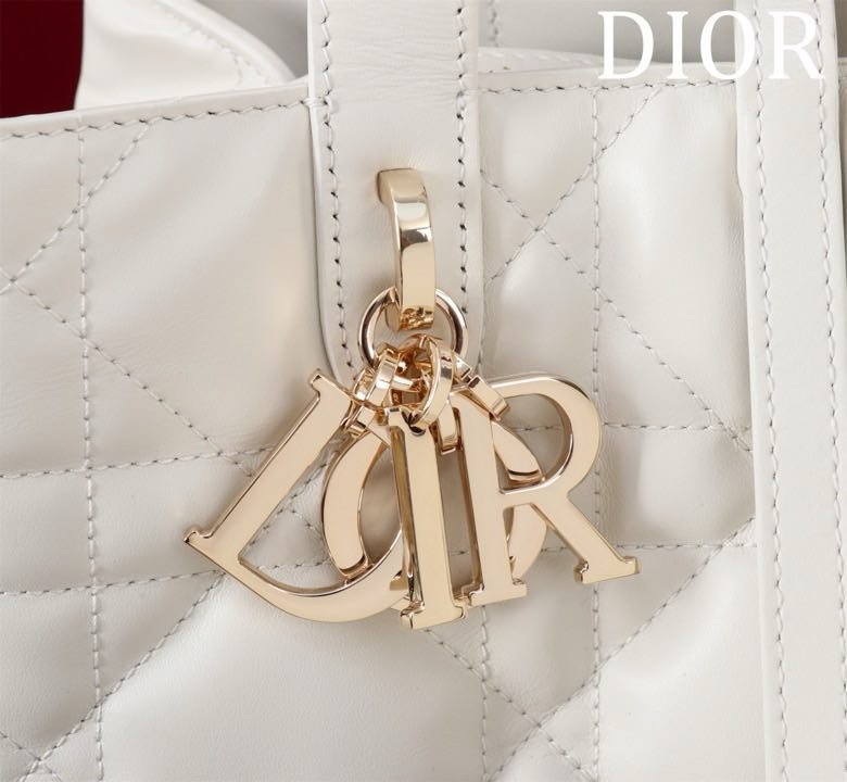 Сумка Dior Toujours из кожи с узором Macrocannage 25 см фото 4