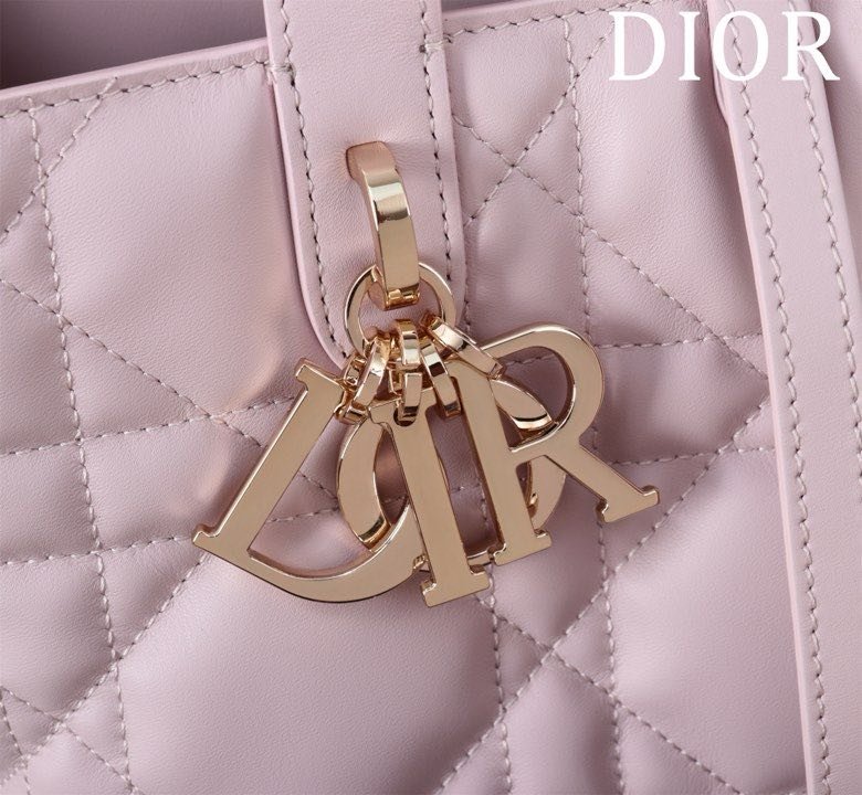 Сумка Dior Toujours из кожи с узором Macrocannage 25 см фото 4