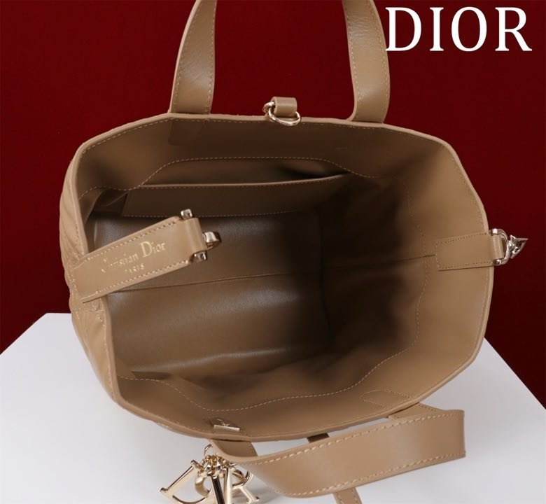 Сумка Dior Toujours из кожи с узором Macrocannage 25 см фото 4