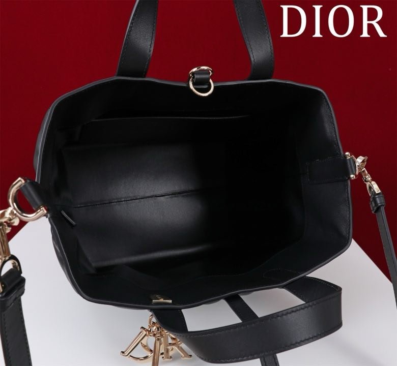 Сумка Dior Toujours из кожи с узором Macrocannage 25 см фото 6