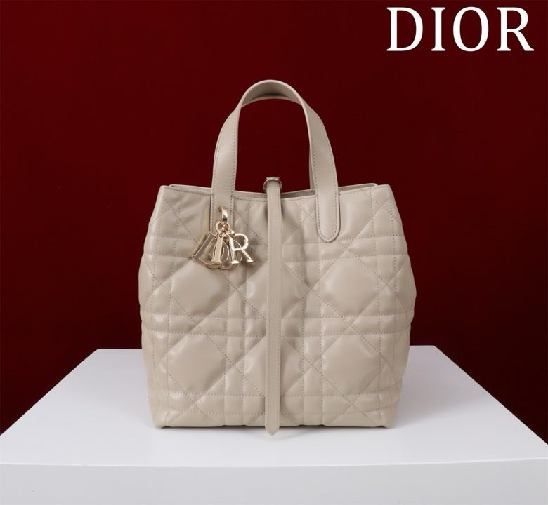Сумка Dior Toujours из кожи с узором Macrocannage 25 см фото 6