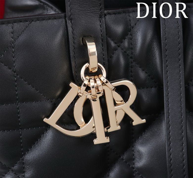 Сумка Dior Toujours из кожи с узором Macrocannage 25 см фото 7