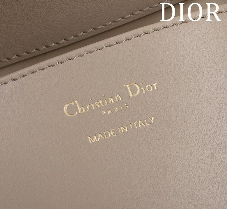 Сумка Dior Toujours из кожи с узором Macrocannage 25 см фото 7