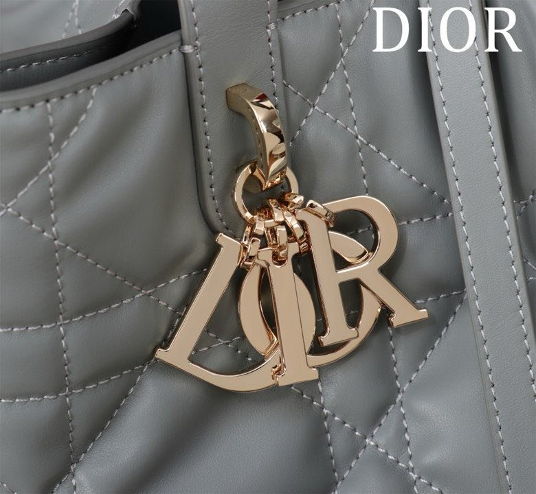 Сумка Dior Toujours из кожи с узором Macrocannage 25 см фото 8