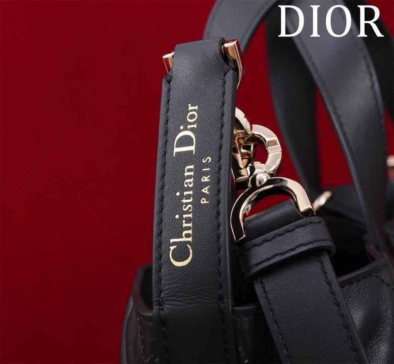 Сумка Dior Toujours из кожи с узором Macrocannage 25 см фото 8