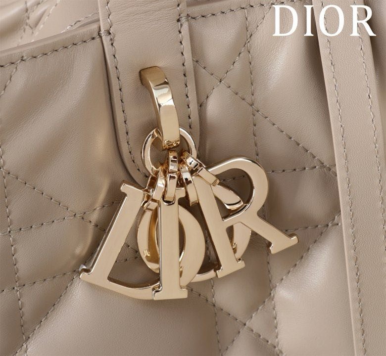 Сумка Dior Toujours из кожи с узором Macrocannage 25 см фото 8