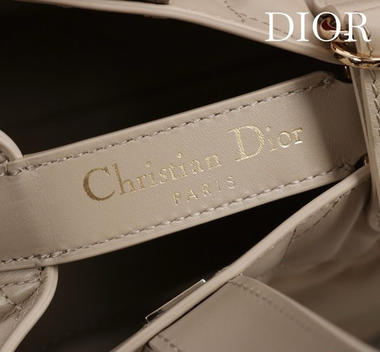 Сумка Dior Toujours из кожи с узором Macrocannage 25 см фото 8