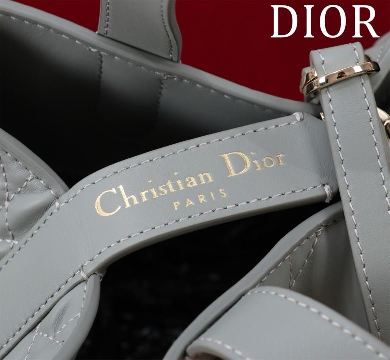 Сумка Dior Toujours из кожи с узором Macrocannage 25 см фото 9