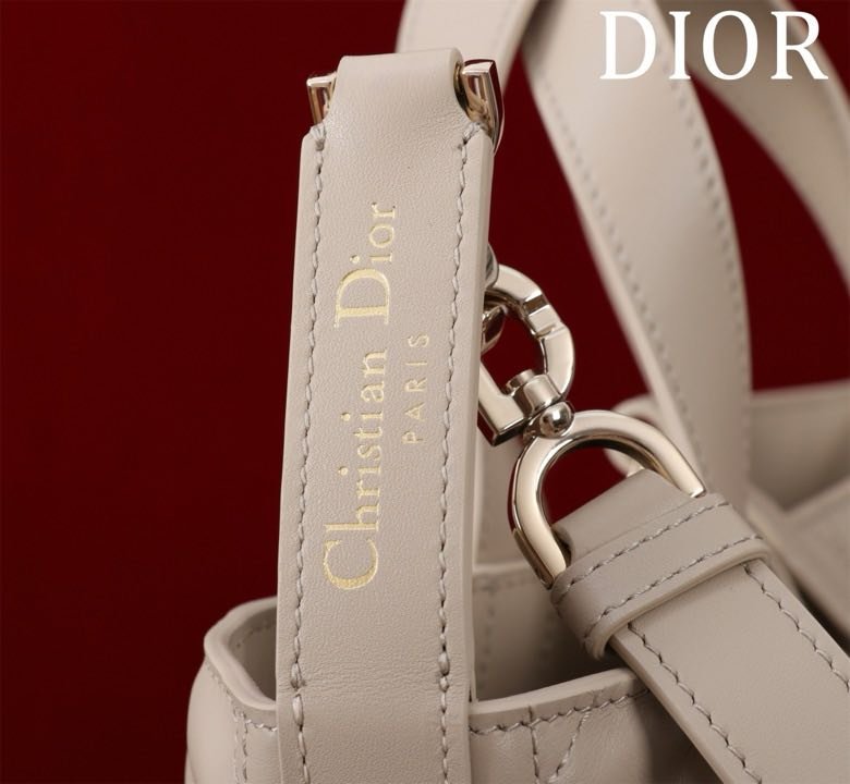 Сумка Dior Toujours из кожи с узором Macrocannage 25 см фото 9