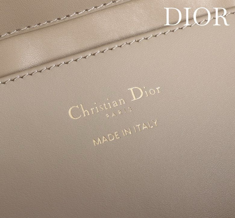 Сумка Dior Toujours из кожи с узором Macrocannage 25 см фото 9