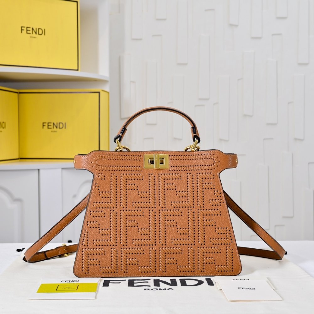 Сумка Fendi Peekaboo Iseeu 27 см