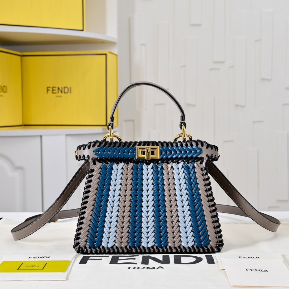 Сумка Fendi Peekaboo Iseeu 27 см
