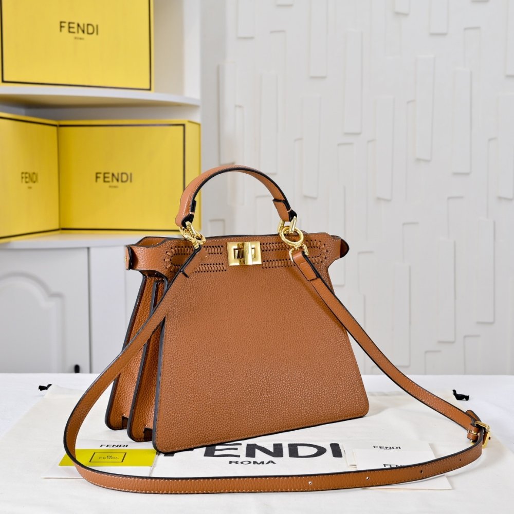 Сумка Fendi Peekaboo Iseeu 27 см фото 2