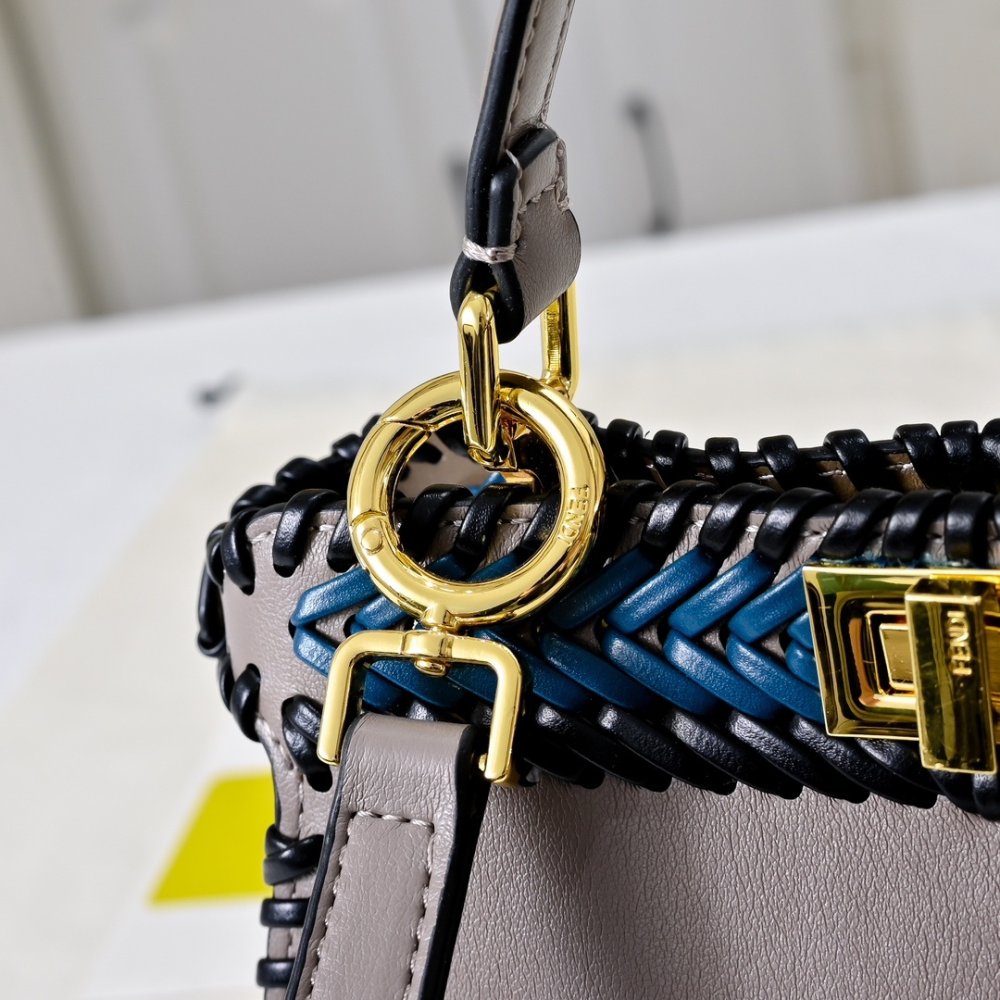 Сумка Fendi Peekaboo Iseeu 27 см фото 2