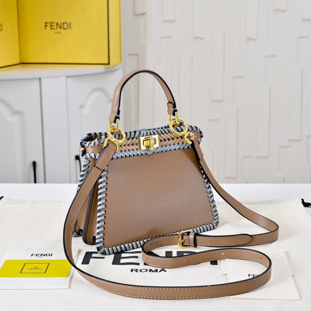 A bag Fendi Peekaboo Iseeu 27 cm фото 2