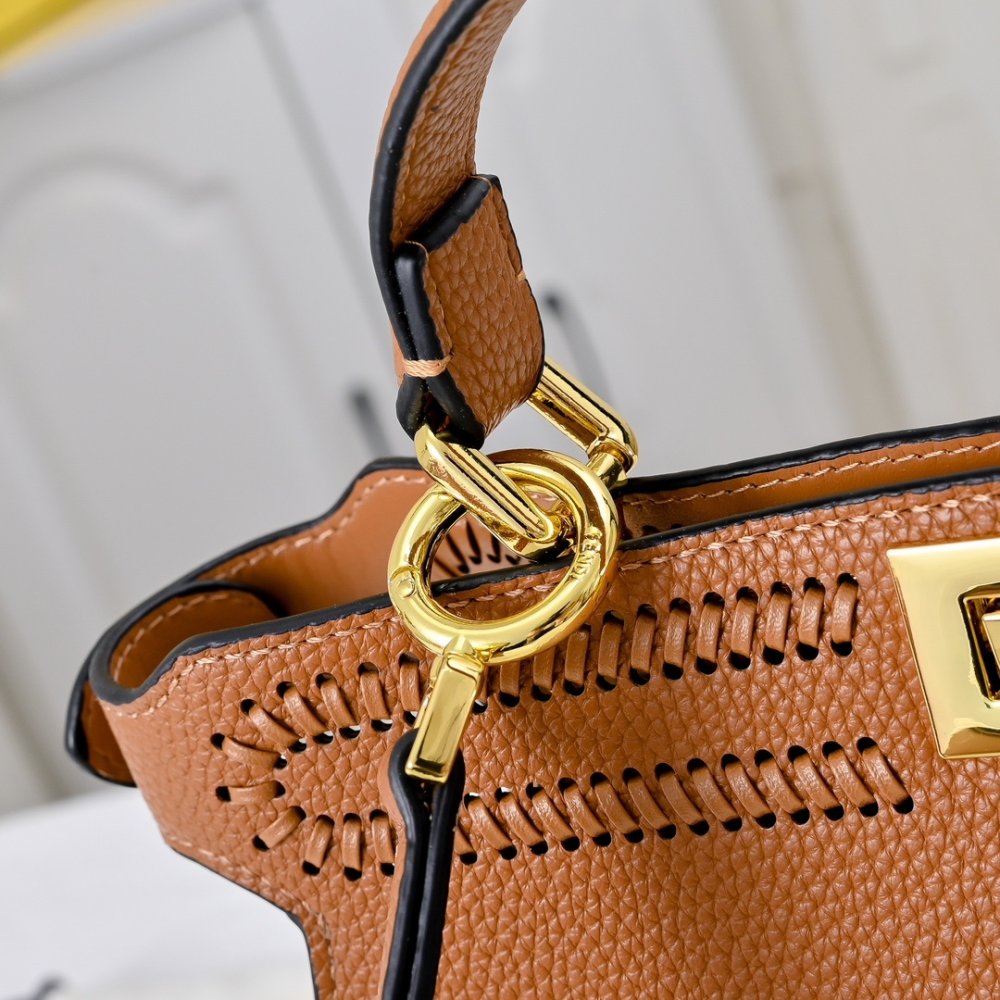 Сумка Fendi Peekaboo Iseeu 27 см фото 3