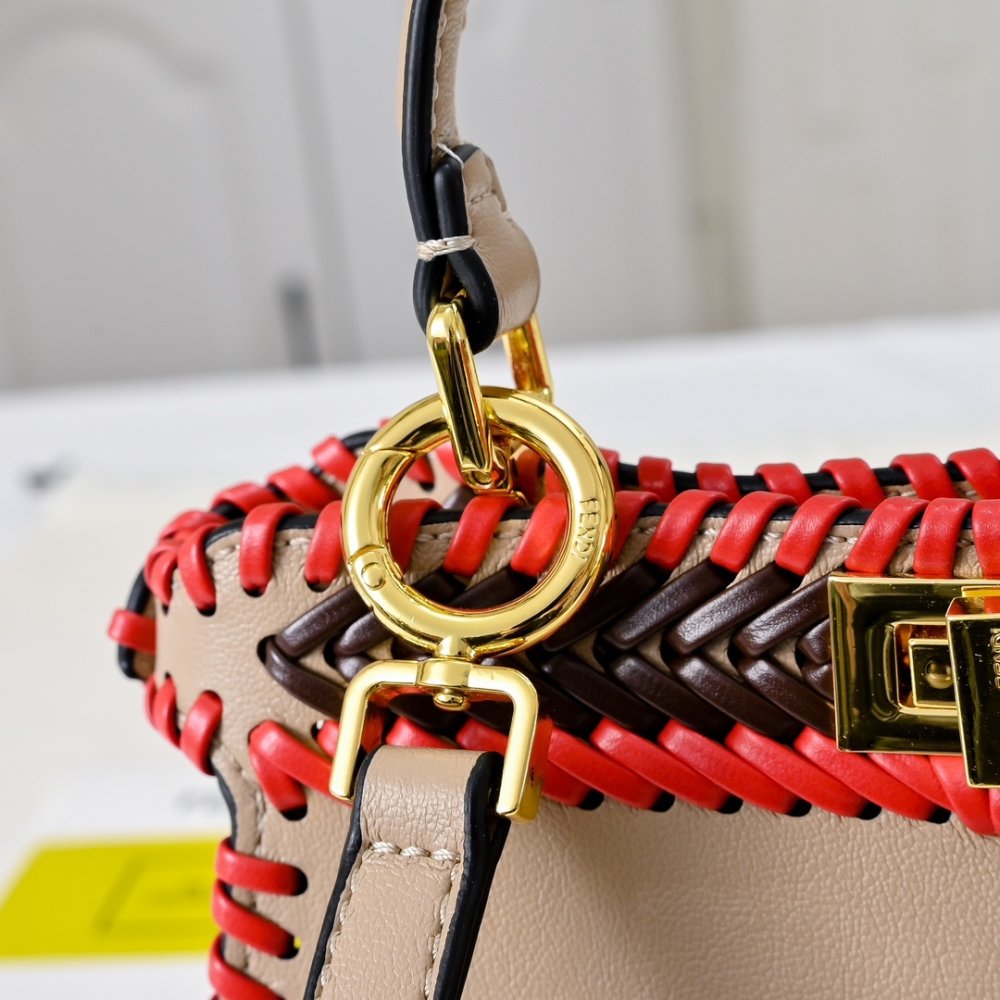 A bag Fendi Peekaboo Iseeu 27 cm фото 3